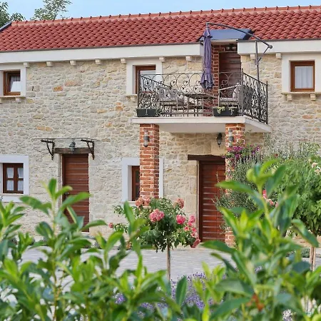 Villa Spacious In With Private Swimming Pool
