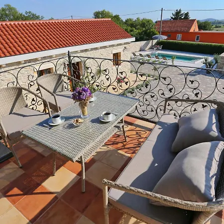 Spacious In With Private Swimming Pool *