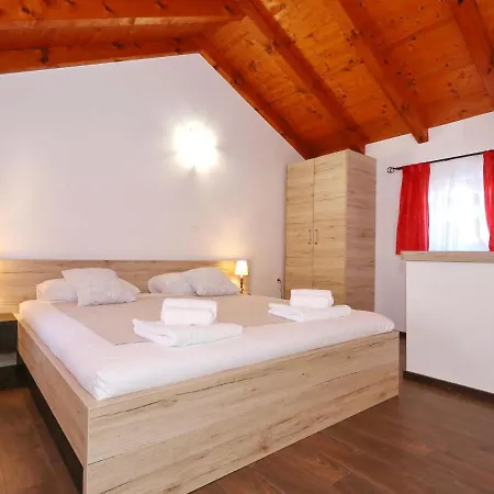 Spacious In With Private Swimming Pool * Prkos