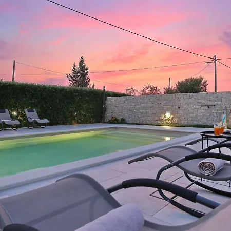Villa Spacious In With Private Swimming Pool *