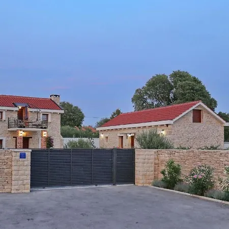 Villa Spacious In With Private Swimming Pool Prkos