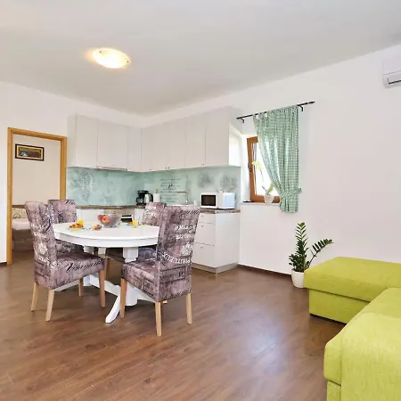 Spacious In With Private Swimming Pool Villa Prkos