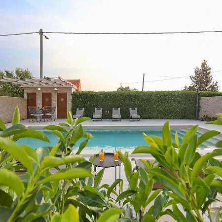 Spacious In With Private Swimming Pool Villa