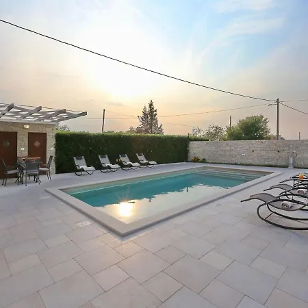 Spacious In With Private Swimming Pool Villa