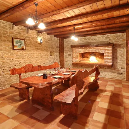 Spacious In With Private Swimming Pool