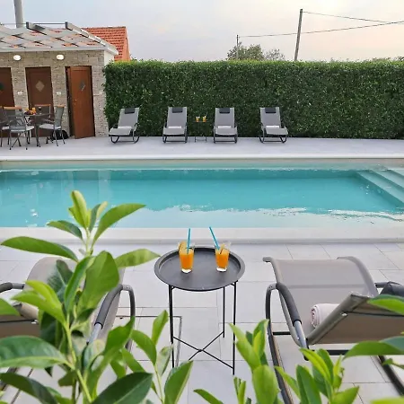 Spacious In With Private Swimming Pool Villa