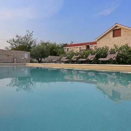 Villa Spacious In With Private Swimming Pool