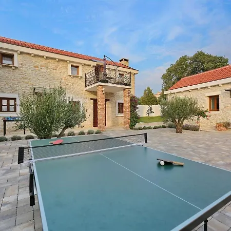 Villa Spacious In With Private Swimming Pool Prkos